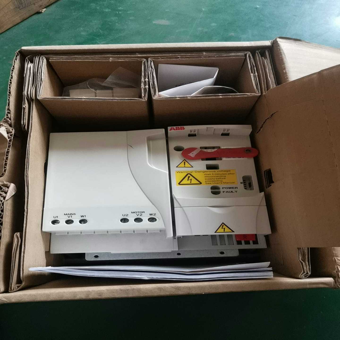 变频器ACS320-03U-15A6-4，7.5kw-