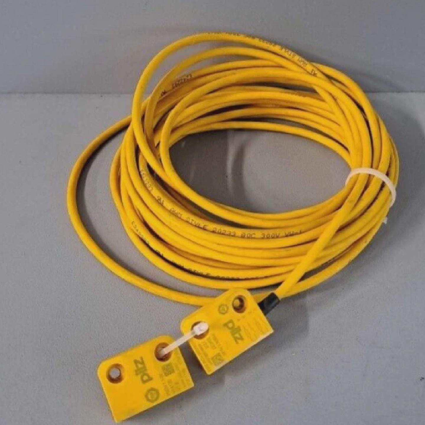 524127  514120  PILZ  Emetteur  rcepteur  cable USED - 实物图