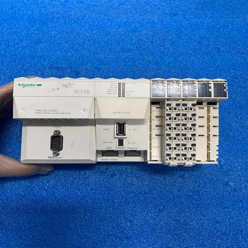 模块TM258LF42DT！成色如图功能正常！询价
