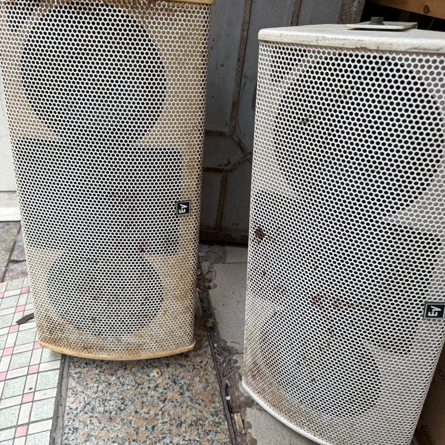 EV FRI-2082音箱，白色外观，带蜂窝网罩，。-议价