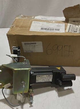 LENZE  MCS06F41LRSB0B11NST5S00NR2SUST.STARR  SERVO MOTOR U3S