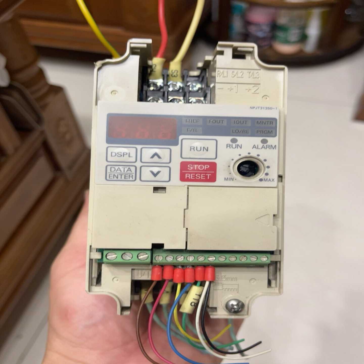 安川变频器CIMR-J7AAB0P4,1.1KVA，220询价