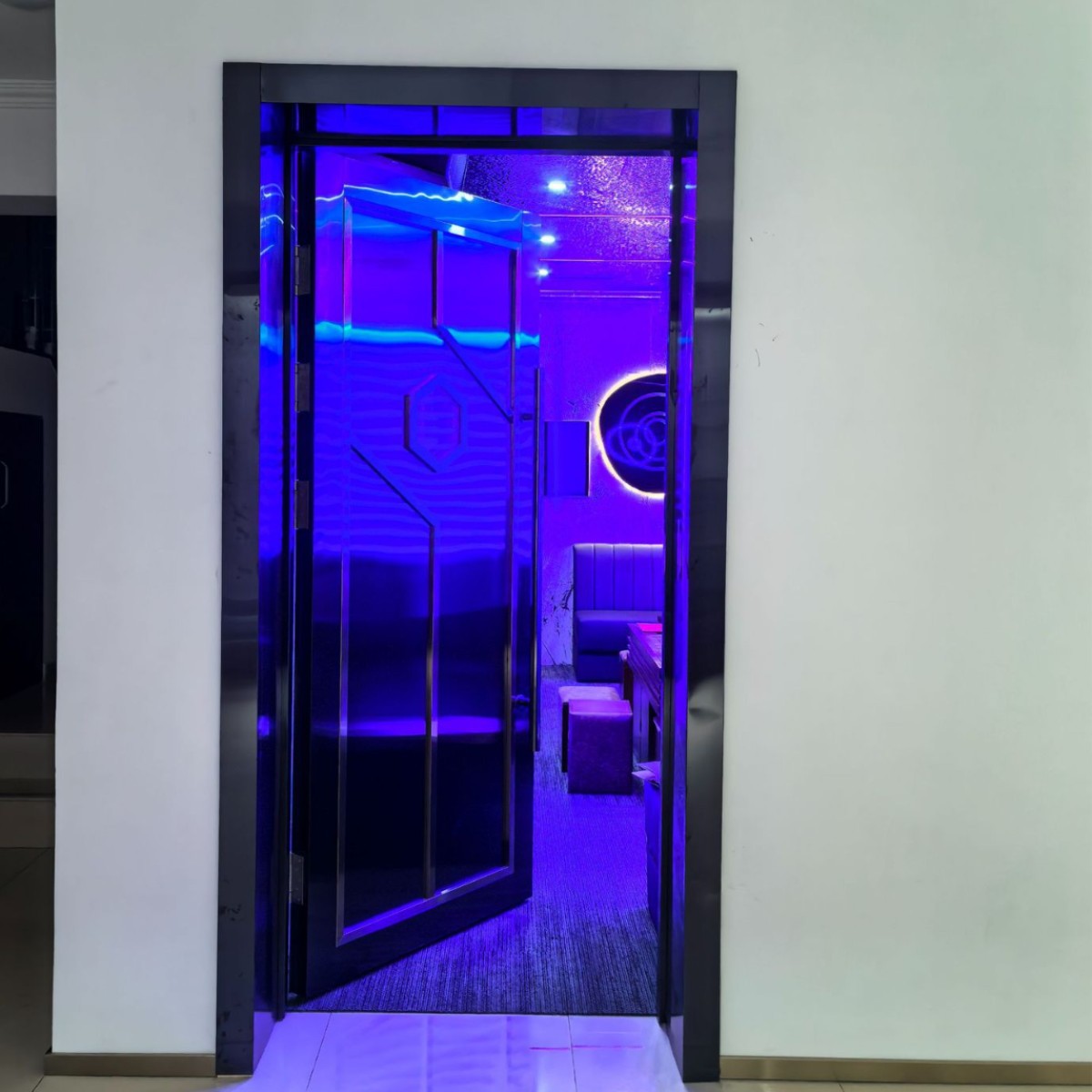 供应固朗录播室隔音门45分贝录播室隔音门钢制软包