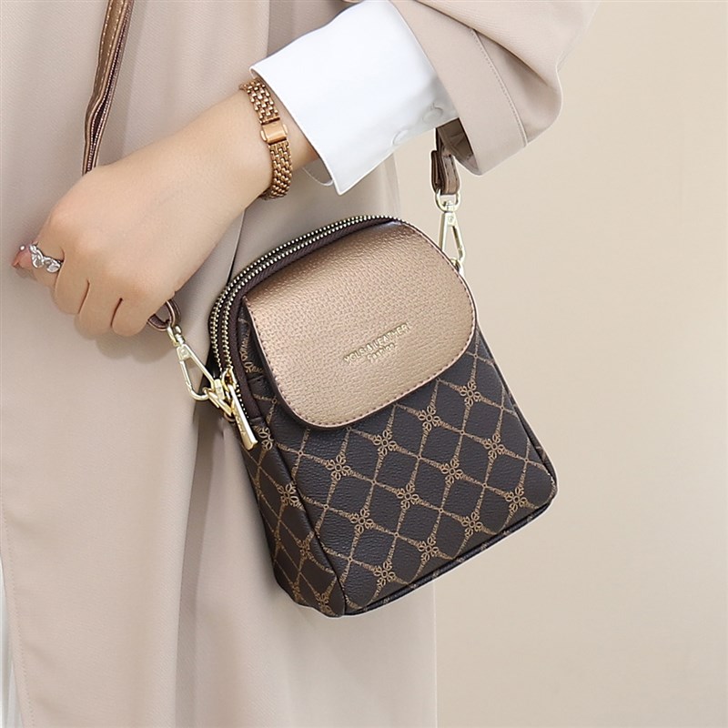 2025高级感小包包夏季款时尚印花手机包女斜挎轻便实用超火小包包