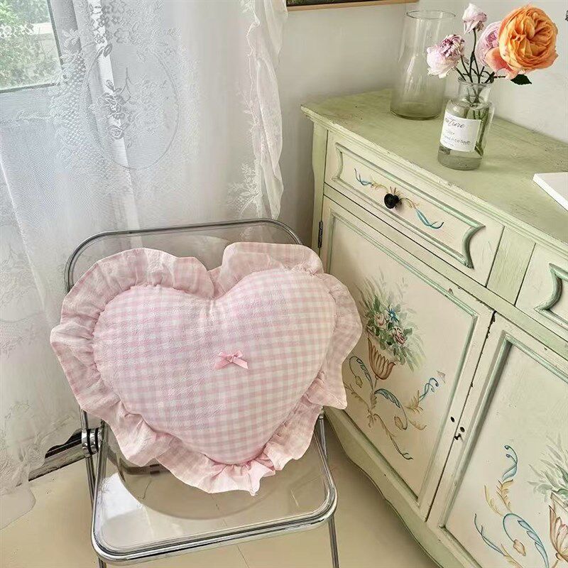 全棉爱心抱枕简约格子蝴蝶结装饰卧室沙发椅子靠垫心形45cm可拆洗