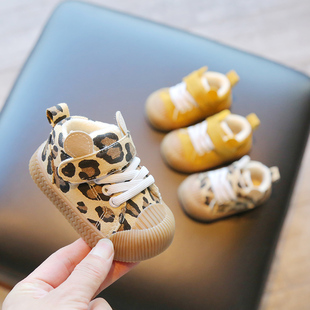 女宝宝学步鞋秋冬加绒豹纹6一12个月1-2岁软底不掉婴儿鞋子男冬季
