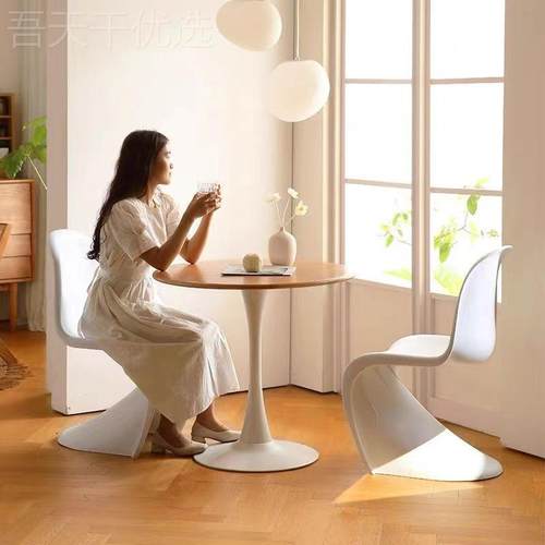 潘设计餐椅2025新款椅椅师子意式轻奢极简塑料洽TME谈创意化妆东