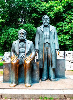 马克思名人雕塑定制校园玻璃钢铸铜西方人物雕像广场户外青铜摆件