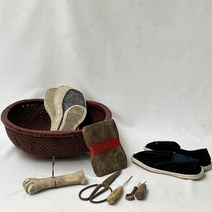 民俗老物件老式针线簸箩针线筐剪刀锥子鞋底布鞋复古农村装饰摆件