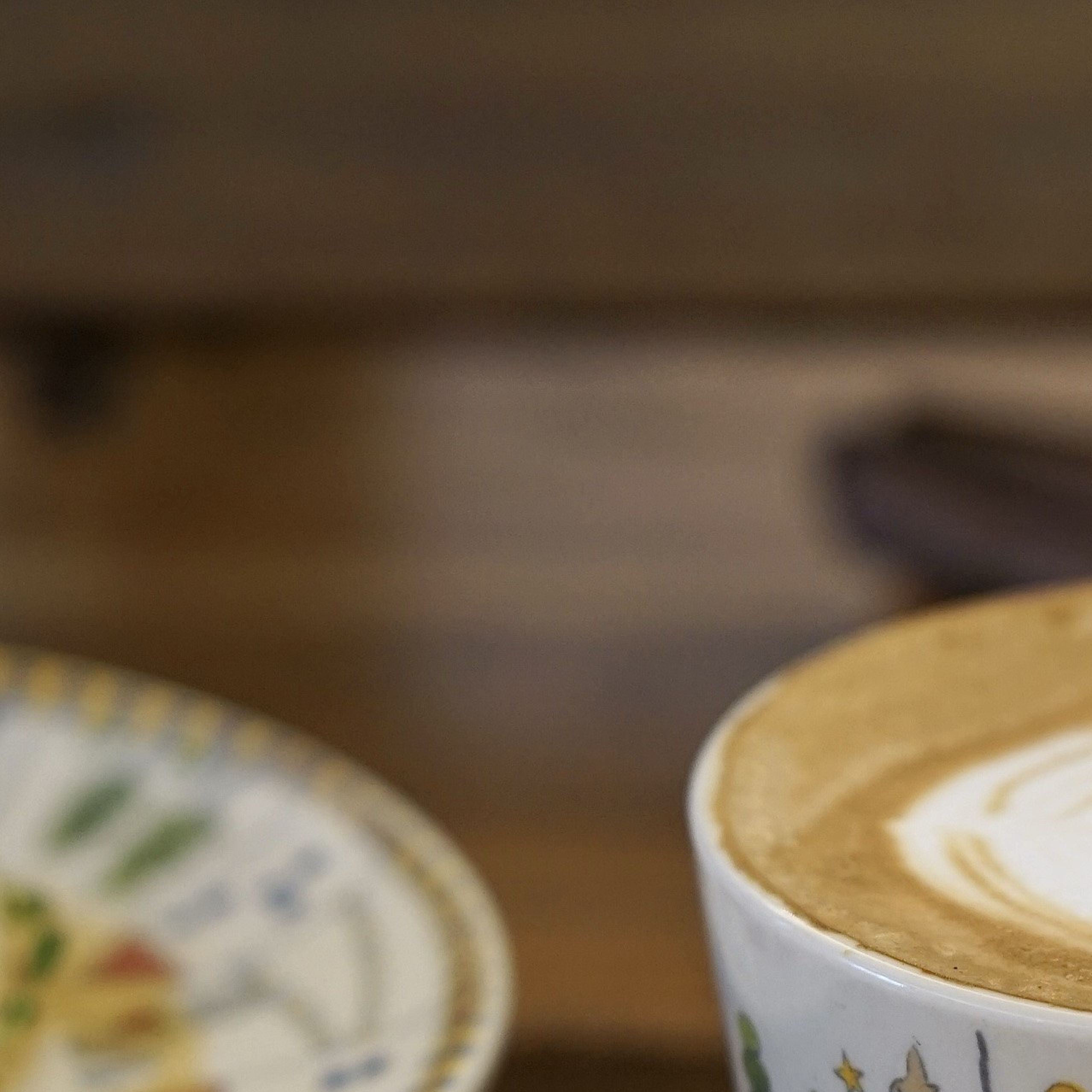 花间树里。釉下彩可爱陶瓷咖啡杯拿铁拉花杯牛奶猪口杯手握杯子