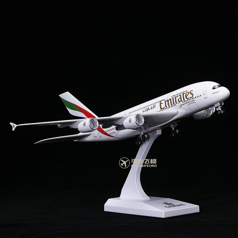 30CM带轮子带灯仿真飞机模型阿联酋航空A38S0客机民航模型摆件