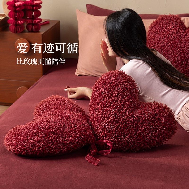 结婚抱枕红色爱心婚房布置压床心形礼物靠垫喜庆靠枕客厅沙发装饰