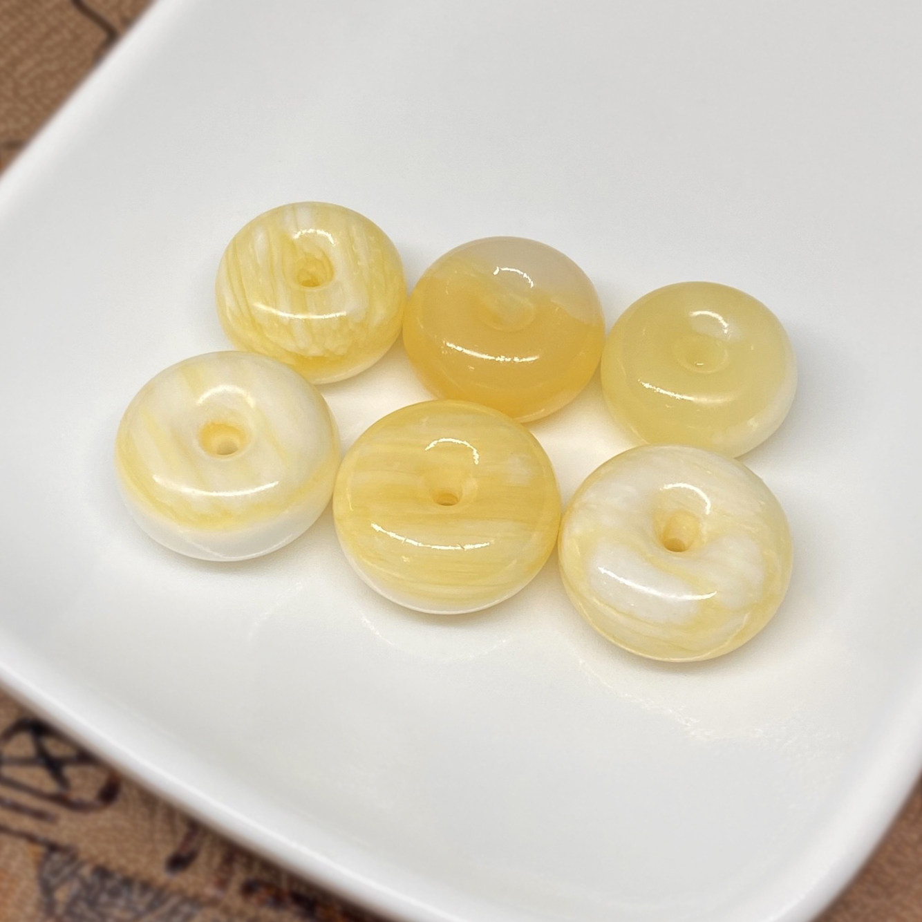 天然贝壳蜜蜡千层雪平安扣玉化黄金色有机宝石佛宝深海吊坠礼物