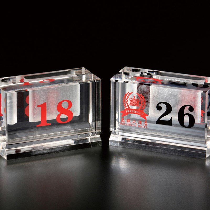 酒店西餐厅台卡桌牌酒水牌餐桌亚克力拱形台号牌餐座牌菜单夹订座