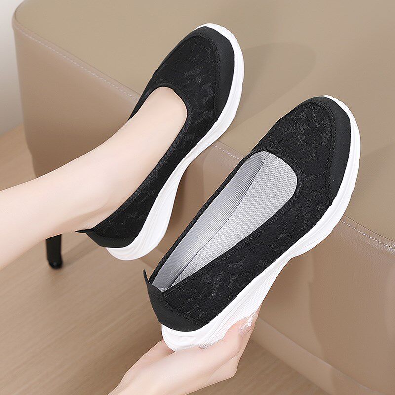女鞋夏天新款一脚蹬平底轻便软弹浅口胖脚宽脚单鞋大脚骨加宽加肥