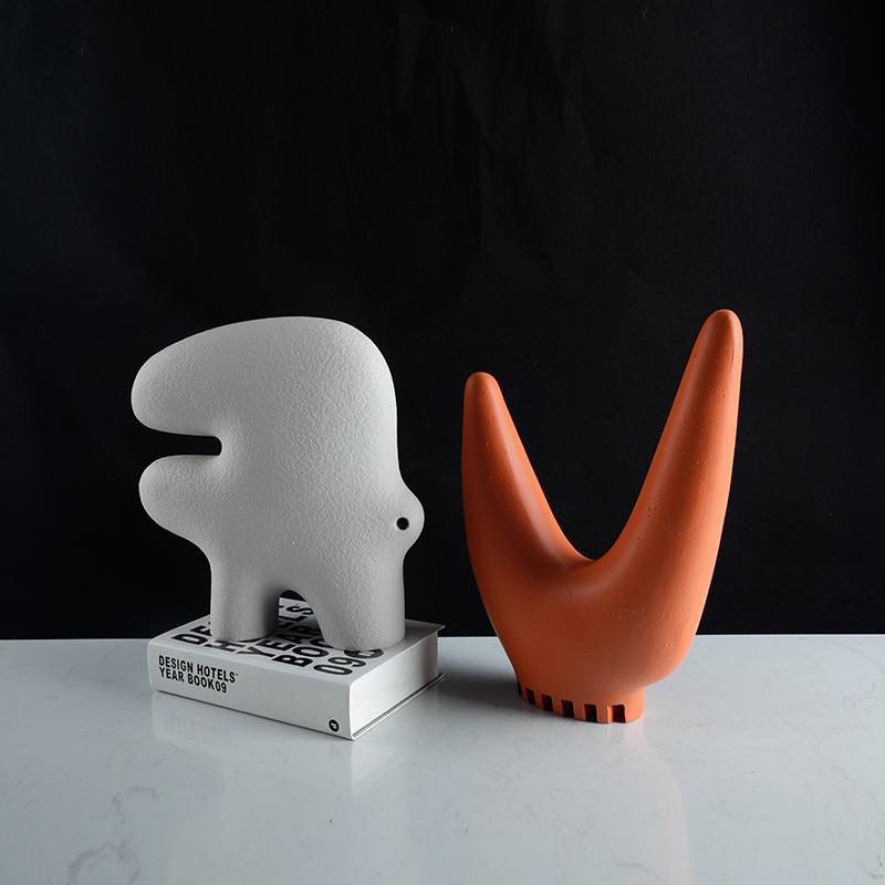 简约现代艺术抽象字母创意雕塑摆件家居客厅桌面样板房软装饰品