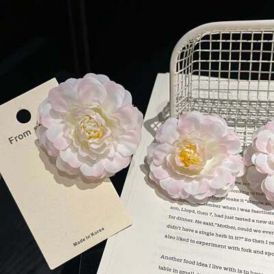 春夏超仙甜美花朵刘海夹度假风