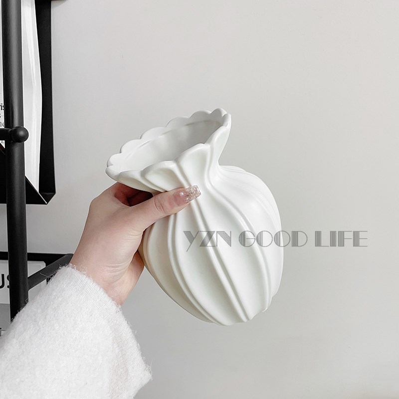 奶油风白色陶瓷花瓶矮胖收口设计现代客厅水养插花摆件高级感