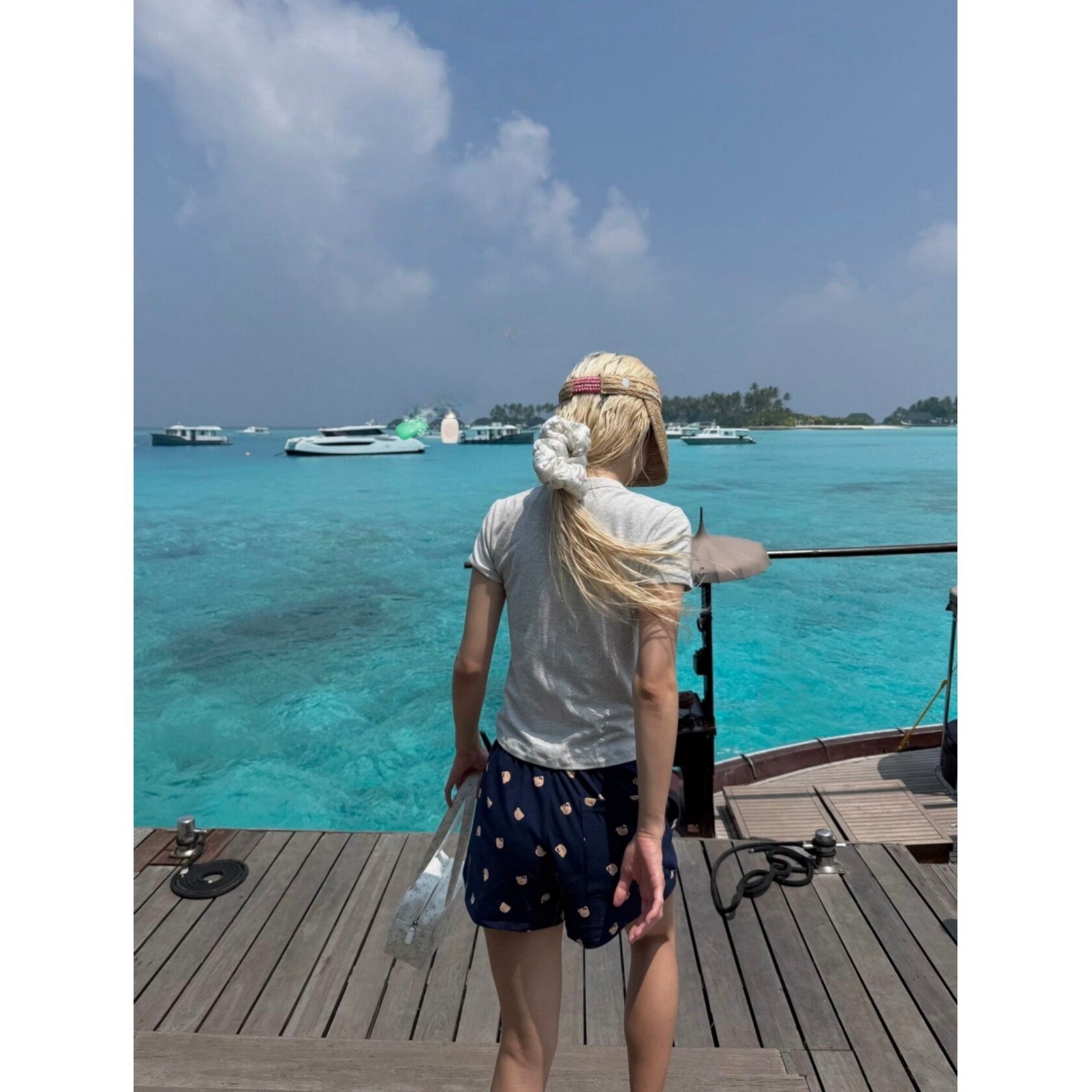轻旅行度假风~蝴蝶结印花圆领正肩短袖T恤+熊头松紧腰短裤女套装