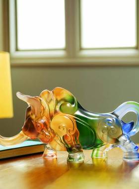 琉璃牛摆件生肖水晶工艺品高端客厅装饰办公室桌面吉祥物牛气冲天