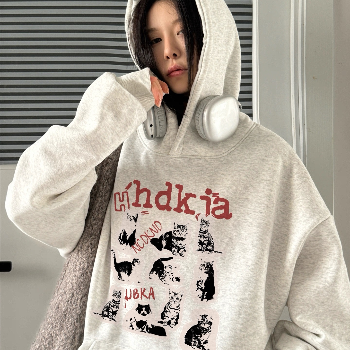 白灰色连帽卫衣女宽松慵懒风上衣