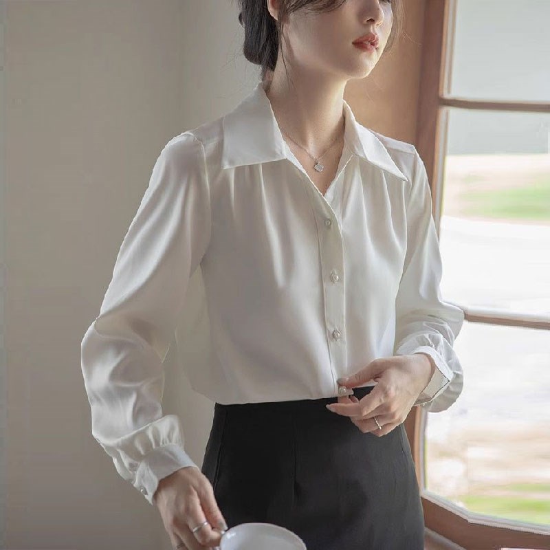 高级感洋气缎面白衬衫女春秋季A新款气质宽松通勤抗皱别致衬衣