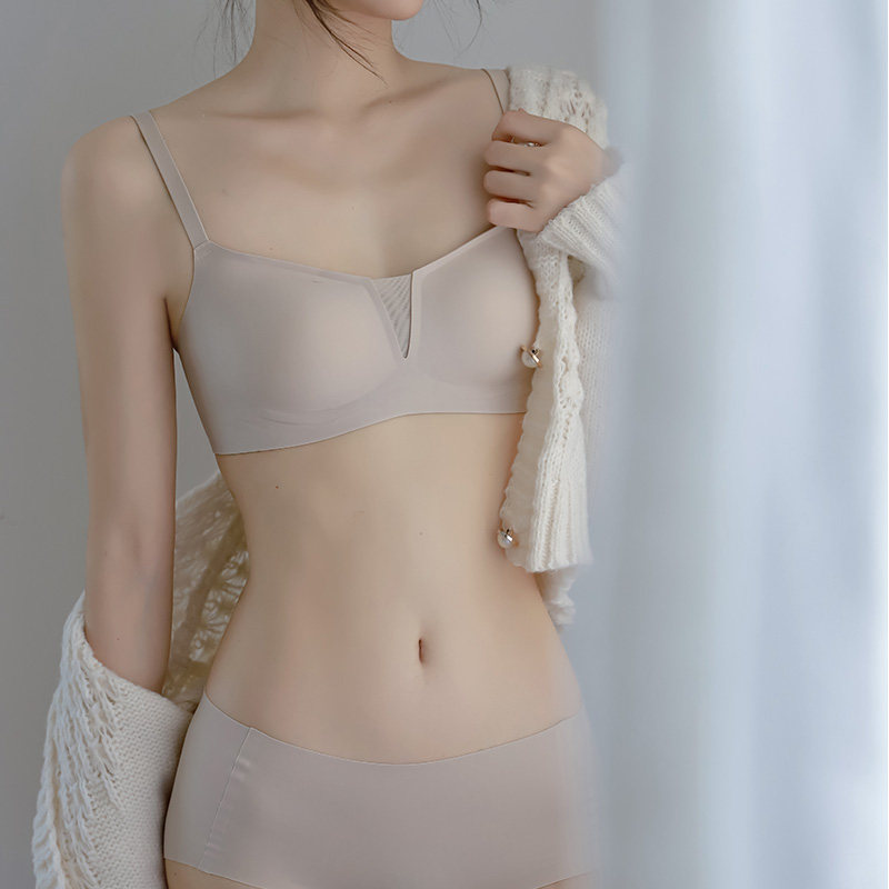 小胸内衣套装一片式胸罩女超薄款无痕果冻条P软支撑大胸显小文胸