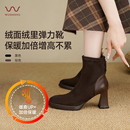 吴大叔2025秋冬加绒女靴绒面弹力显瘦高跟靴时尚百搭尖头粗跟短靴
