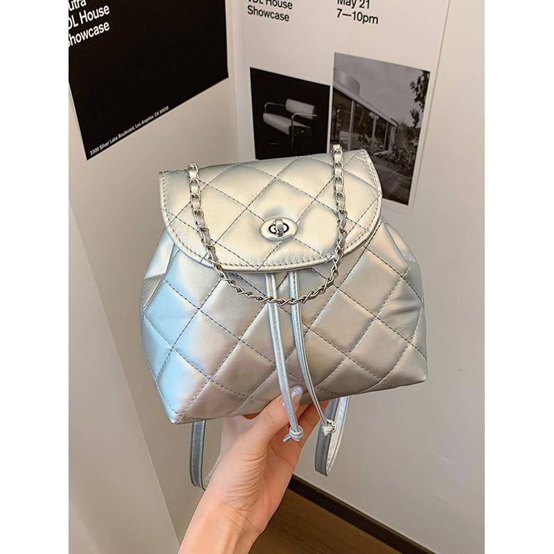 双肩包女时尚2025新款小众设计链条包小型银色高级感女士白色背包