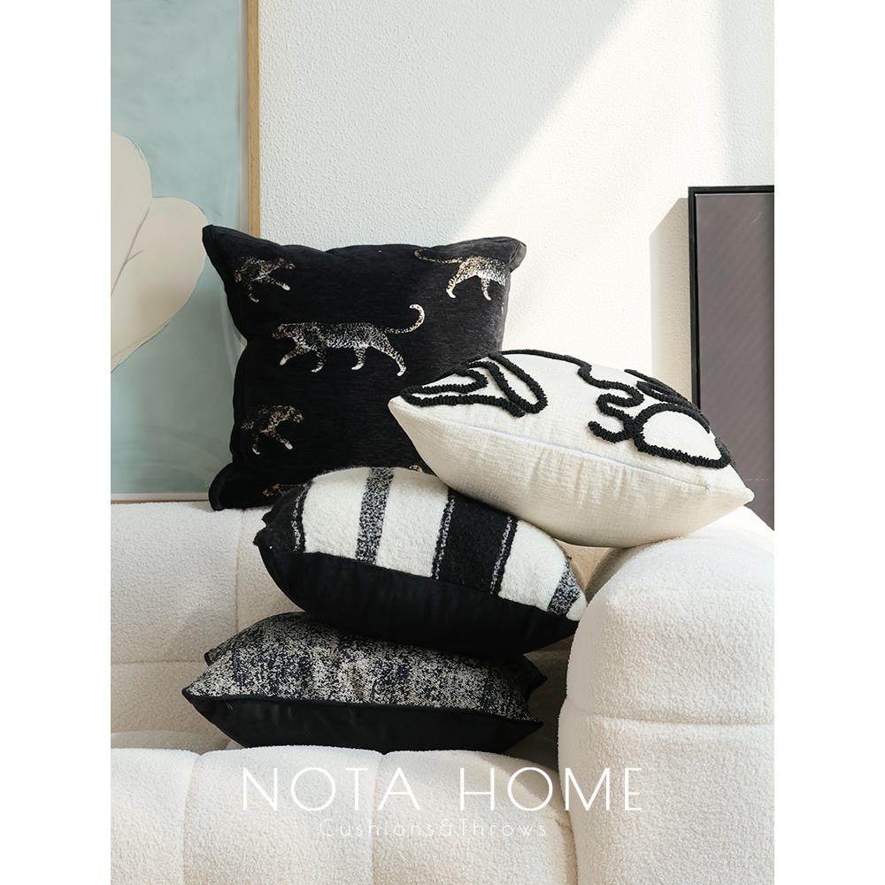 轻奢高级感抱枕黑白现代简约靠枕猎豹枕套棉麻方枕样板间软包腰枕