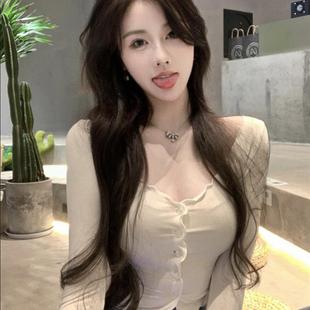 甜美纯欲女主播衣服网红直播嗲女显胸甜欲风上衣气质紧身V领T恤秋