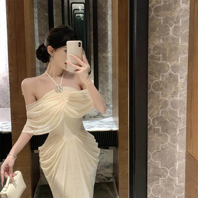 挂颈披肩一字肩蕾丝拼接显瘦收腰中长版礼服裙2026夏季新款女装