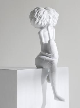 现代简约黑白女郎人物雕塑艺术摆件样板间客厅玄关茶几家居装饰品