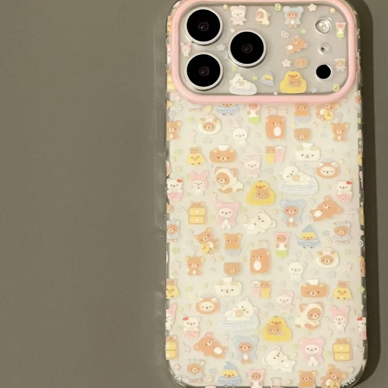 雨柠古早风卡通行李箱轻松熊适用iPhone17Promax新款苹果16手机壳15日韩INS卡通可爱14防摔保护套
