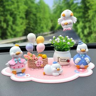 饰品车载香薰水摆件可爱女高级感2025新款 全家福汽车内中控台上装