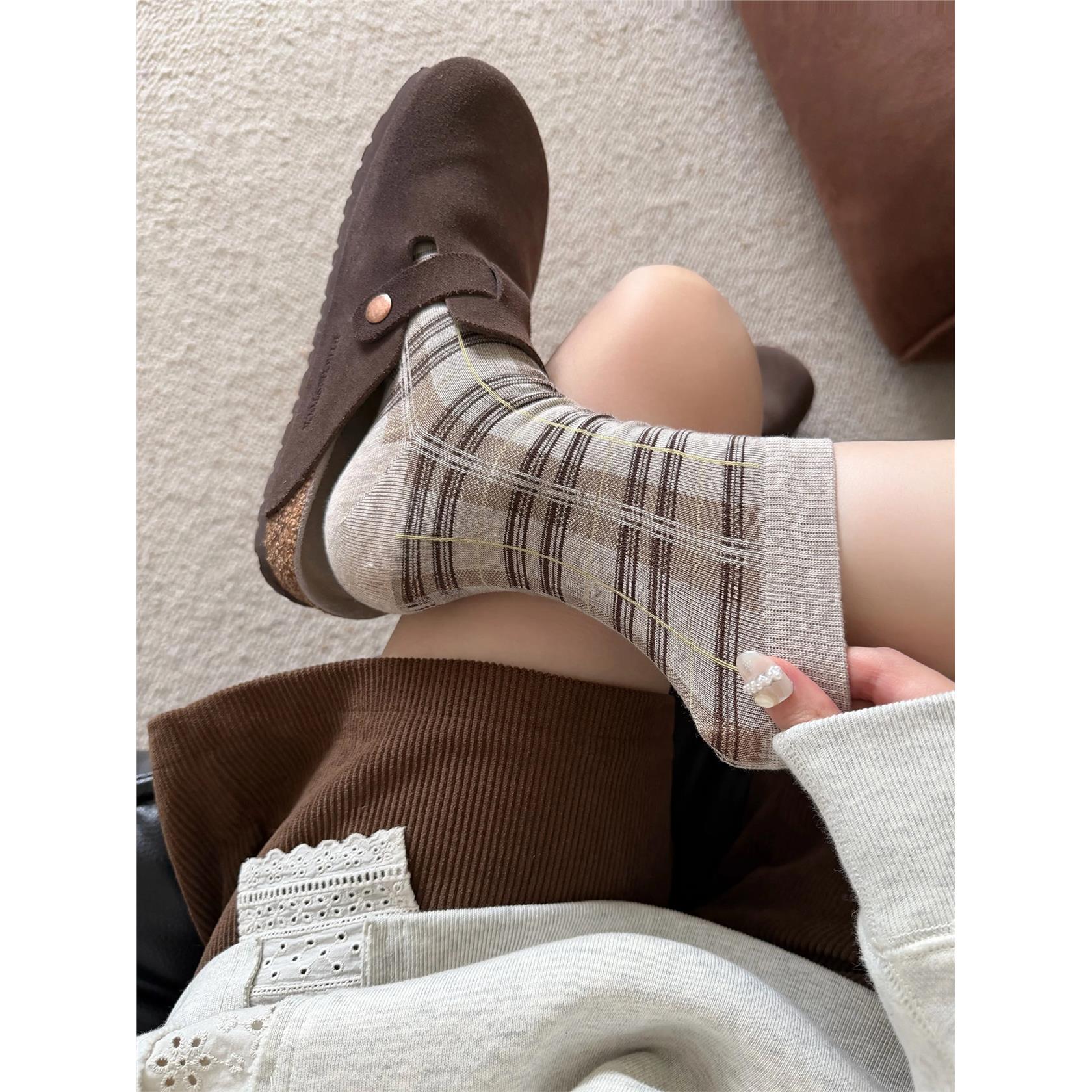 日系文艺复古格纹中筒袜子女拼色