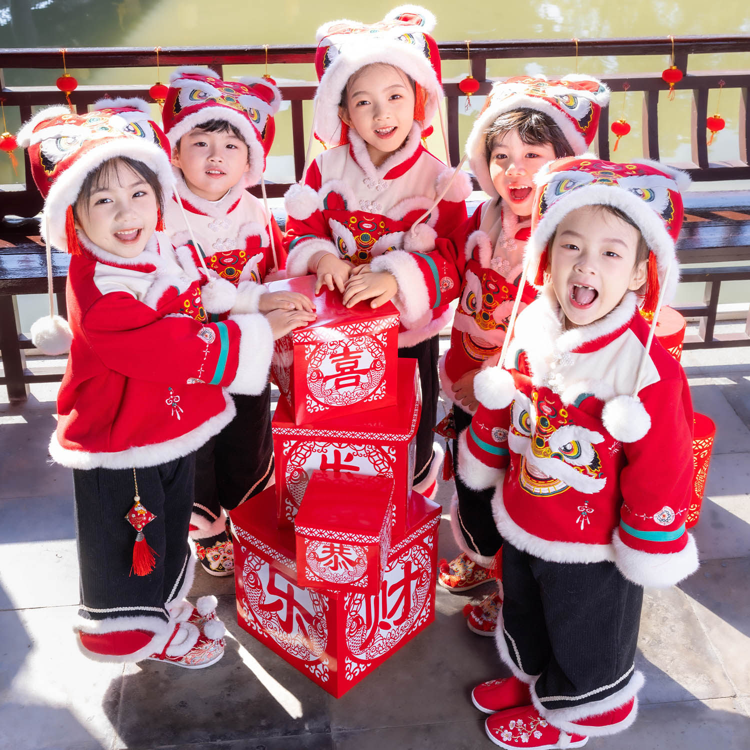 儿童喜庆演出服拜年服女童加厚新年年服套装男童幼儿园舞蹈表演服