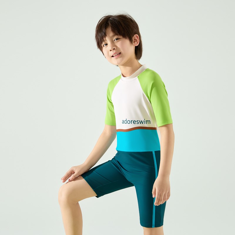 爱多尔小童游泳衣男童撞色洋气海边泳装2025新款防晒男宝连体泳衣