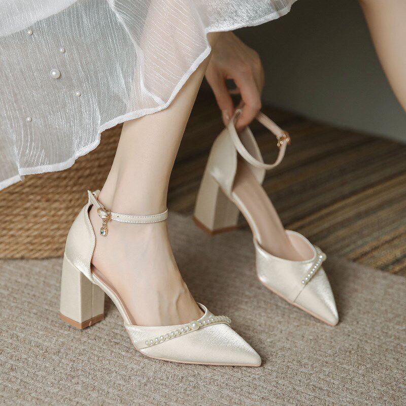 法式白色粗跟高跟凉鞋女包头一字带5cm时装洋气夏季新款7公分单鞋