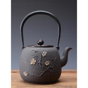 日本铁壶 原装进口纯手工龟寿堂金银腊梅铸铁壶 菊池记一作铁茶壶