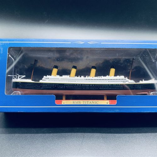 Atlas   泰坦尼克 1/1250 泰坦尼克号豪华游邮轮 合金船模型 001