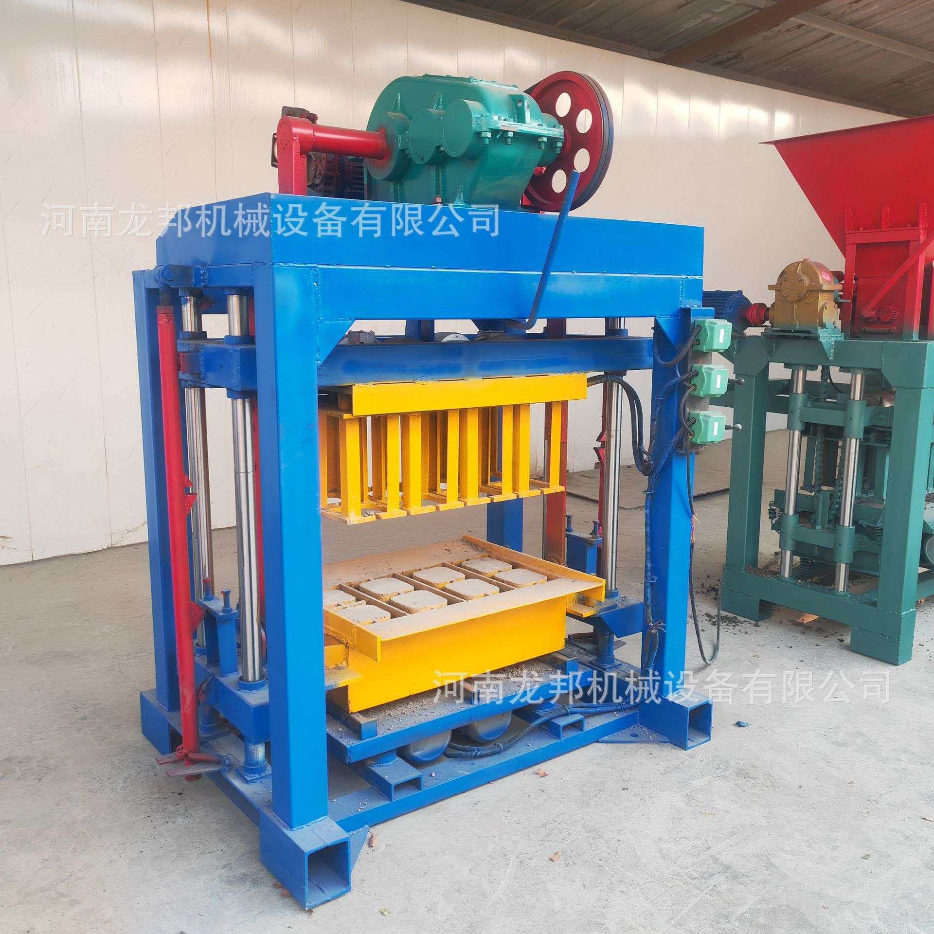 哈萨克斯坦水泥砖机 小型水泥垫块机半自动空芯砌块制砖机,机械设备,其他机械设备,淘宝优惠券,粉丝福利购,淘宝优惠卷