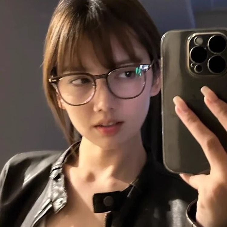 真的爱了!冷茶色近视眼镜女ins高颜值学生显瘦脸高级感韩版平光镜