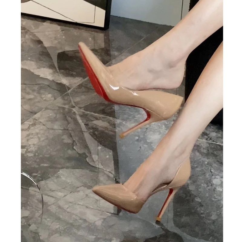 2025年夏季新款漆皮裸s色侧空尖头御姐单鞋女不累脚红底细跟高跟