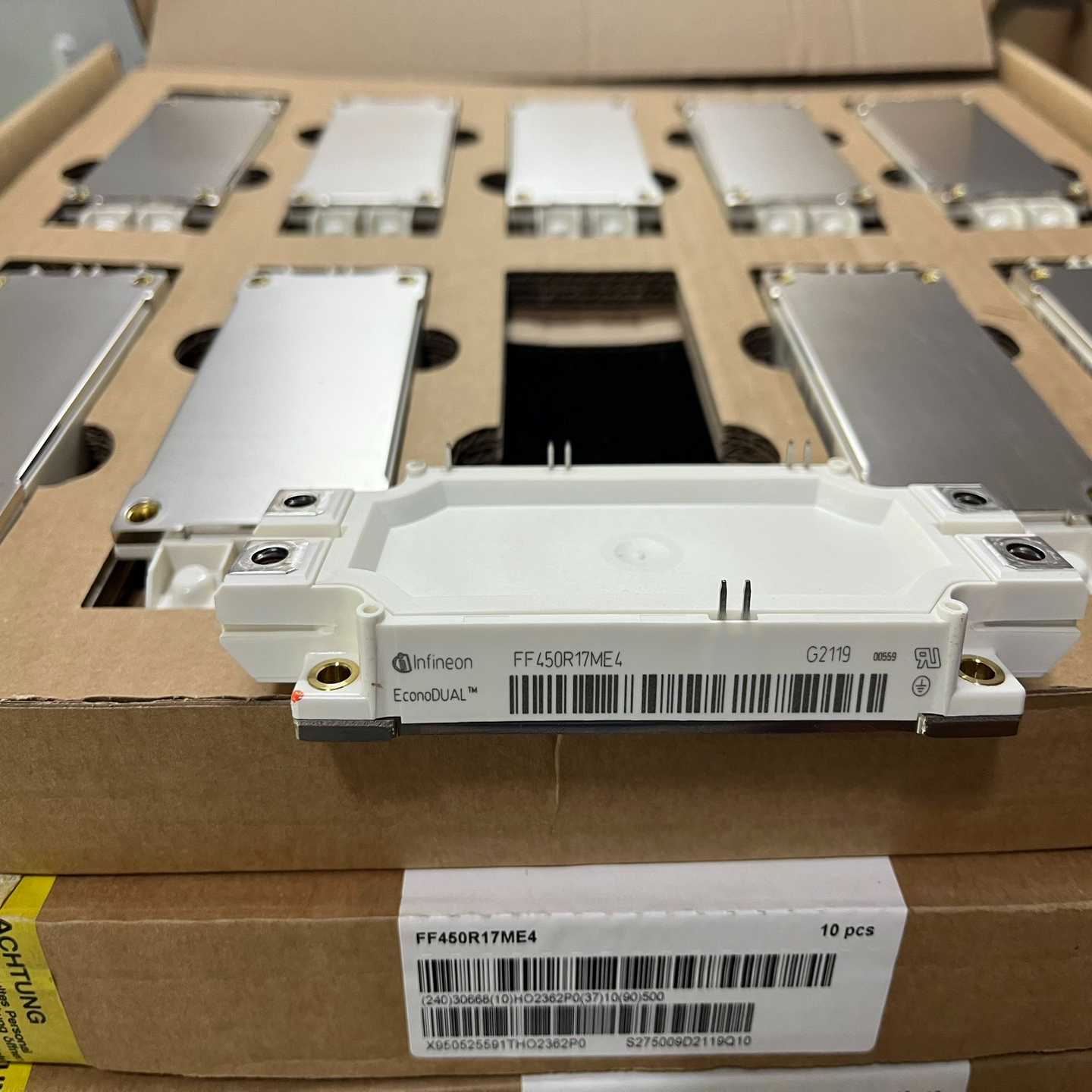 英飞凌模块FF450R17ME421+~询价