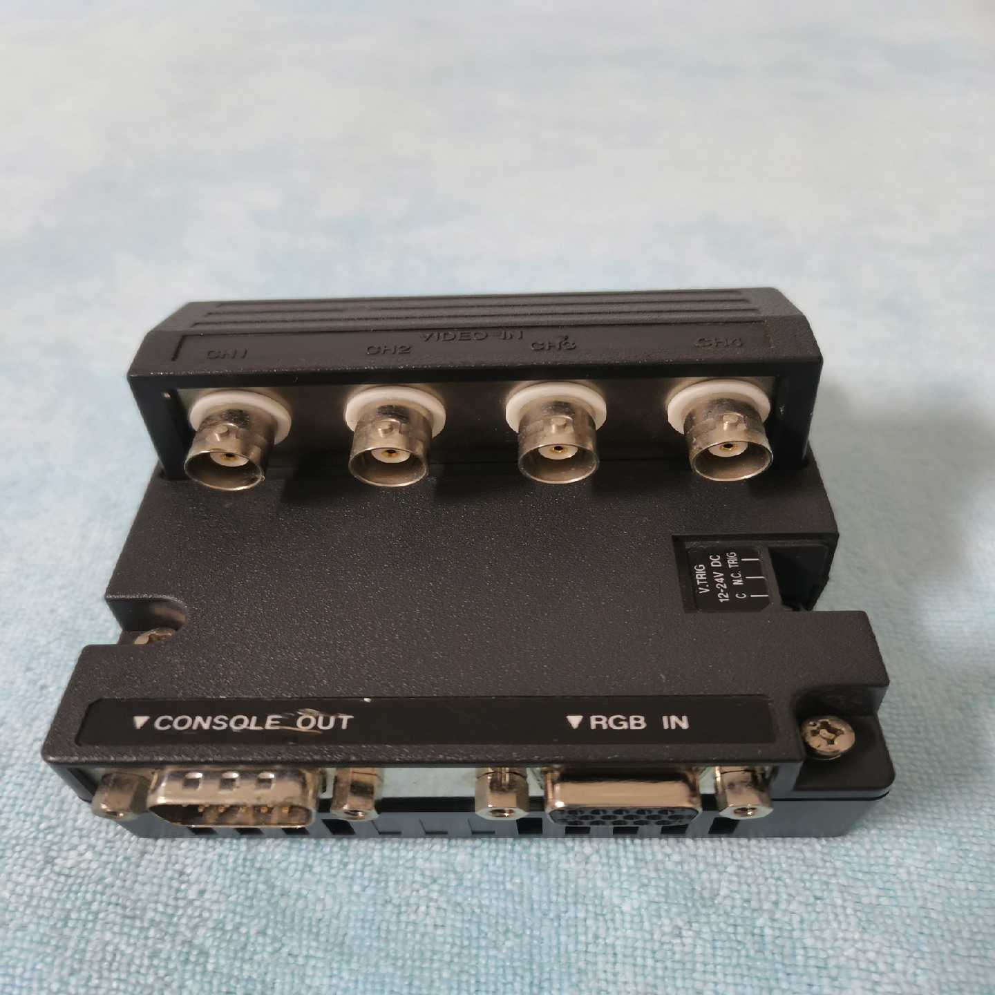 个人。基恩士触摸屏显示接口模块 VT2-V4,成色如~询价