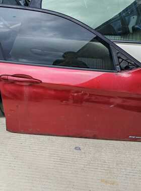 宝马X1E84红色左前门总成，原装拆车件，成色如图，有轻微--议价
