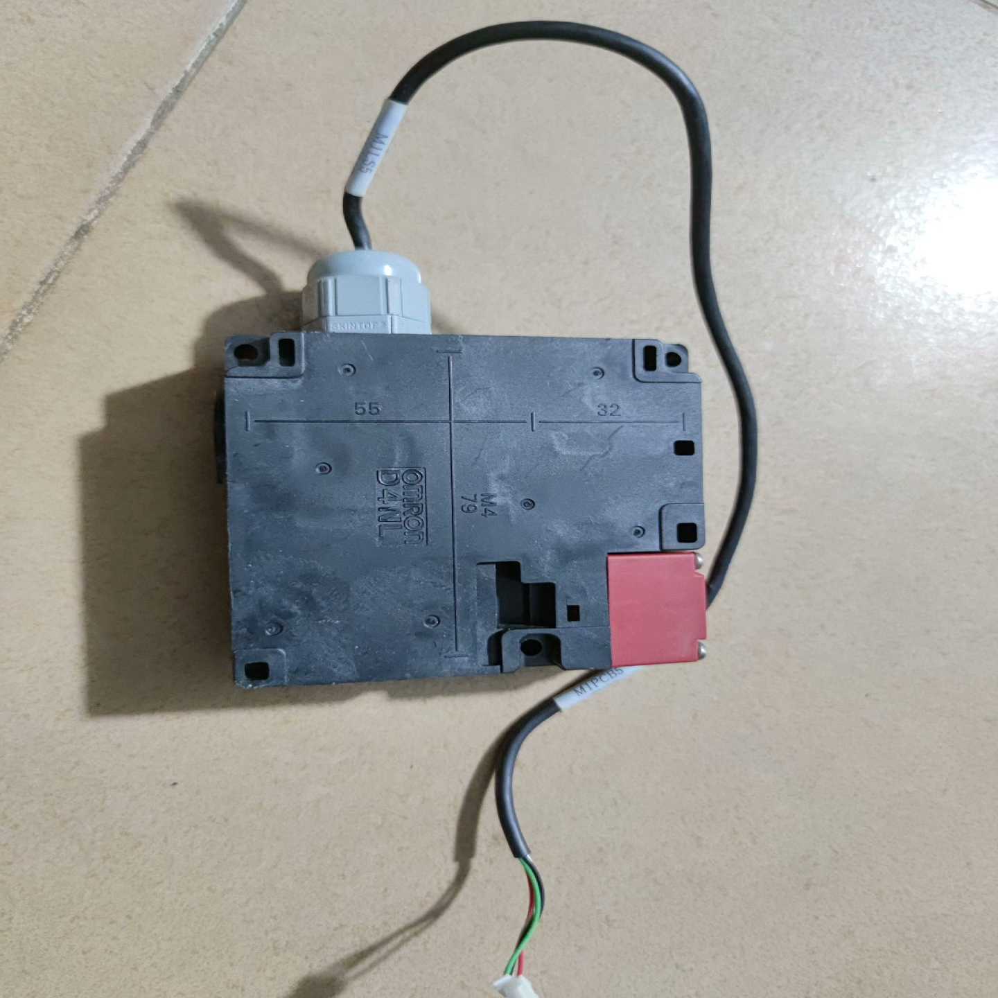 咨询-安全门锁D4NL-1HFG-B，一个，的联系