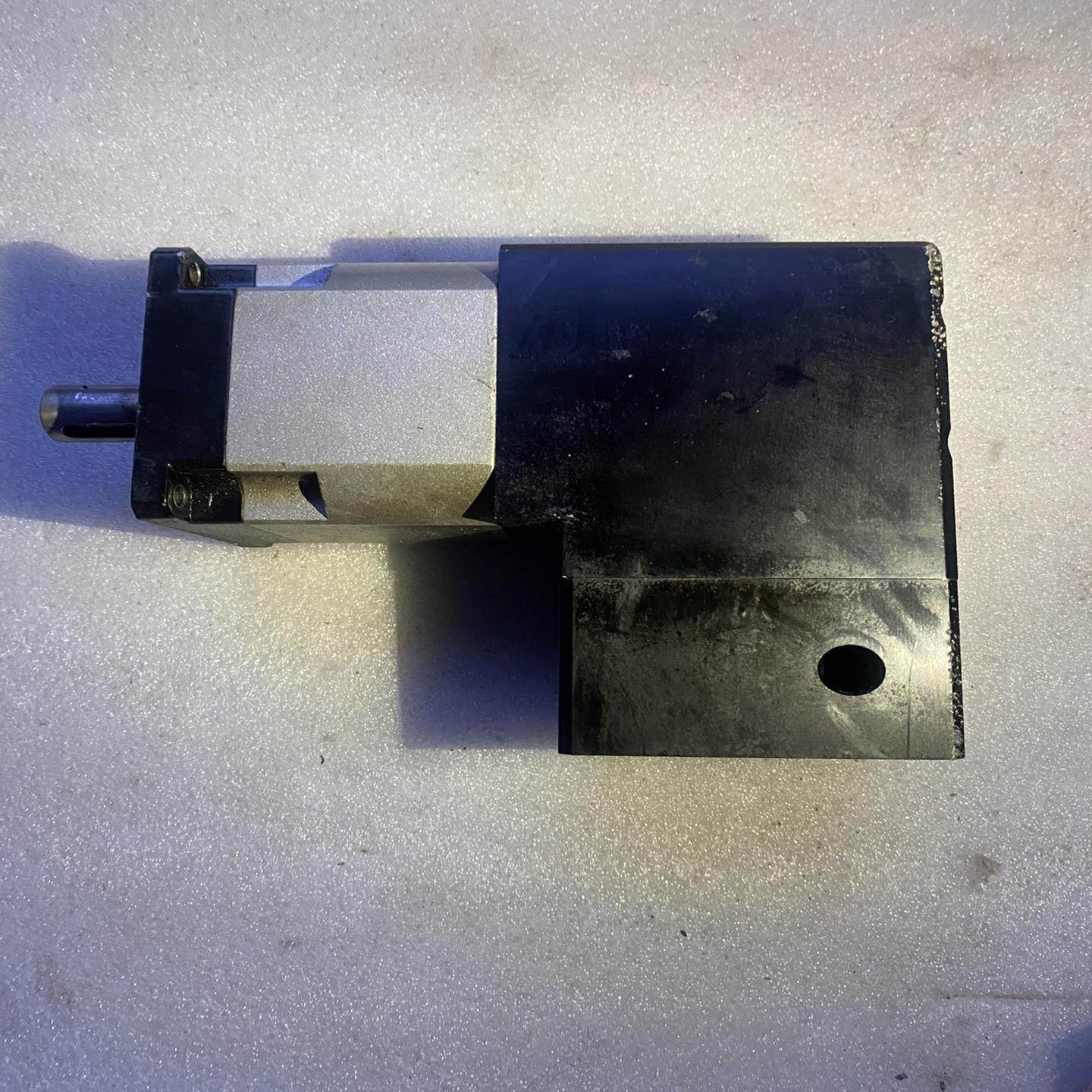 NEWSTART 90度直角减速机，的，成色不错，型号：（佳毅工控）