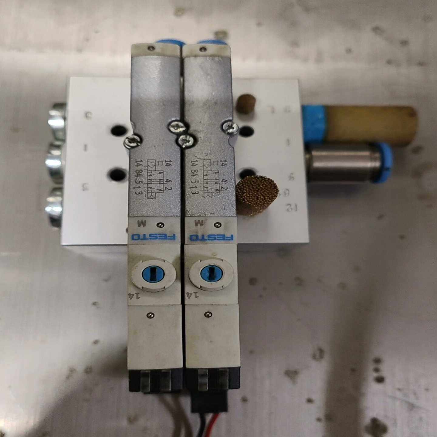 费斯托电磁阀，cpasc1-m1h-m-h-2.5，两个，带【询价】